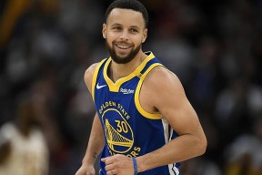 开云体育-库里连续十场比赛得分超过惊险取胜，拜仁挑战极限！的简单介绍